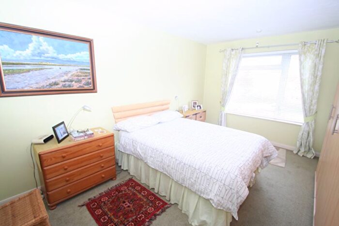 2 Bedroom Flat For Sale In Hamilton Ct, Drake Avenue, Worthing, BN12