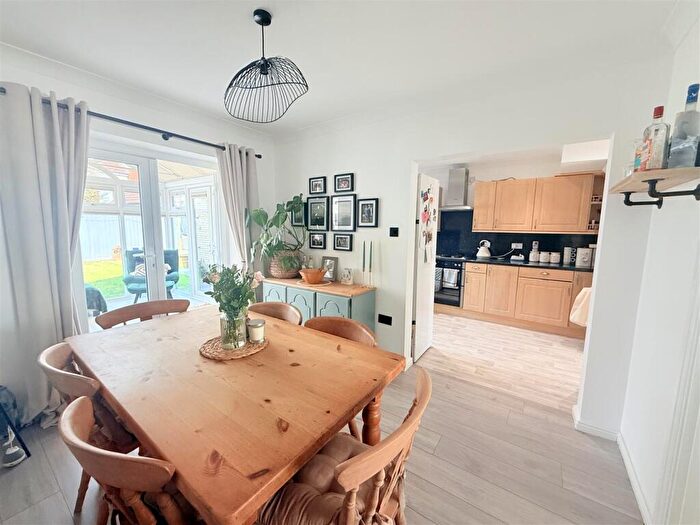 3 Bedroom Link Detached House For Sale In Woodpecker Close, Stowmarket, IP14