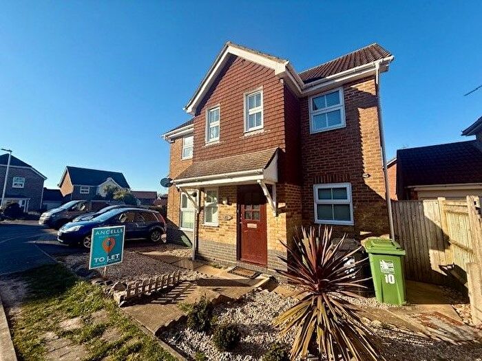 4 Bedroom Detached House To Rent In Chiltern Close, Eastbourne, BN23