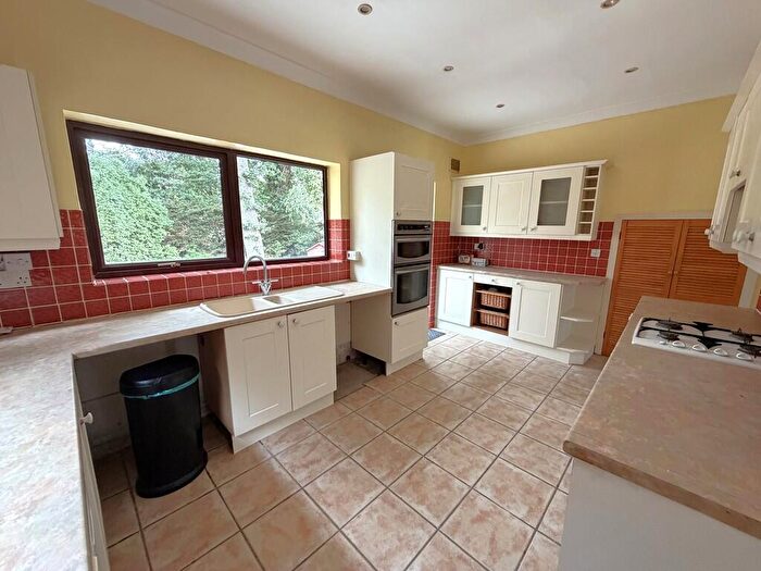 3 Bedroom Detached Bungalow For Sale In Cotton Close, Broadstone, BH18 - Photo 9