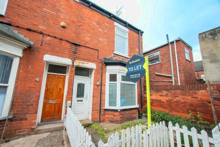 2 Bedroom End Of Terrace House To Rent In Henley Avenue, Brazil Street, Hull, East Riding Of Yorkshire, HU9