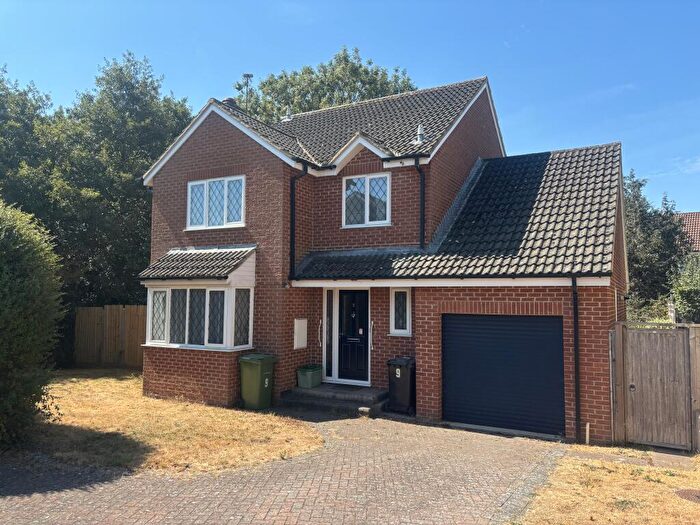 4 Bedroom Detached House For Sale In Piercefield, Reading, RG31