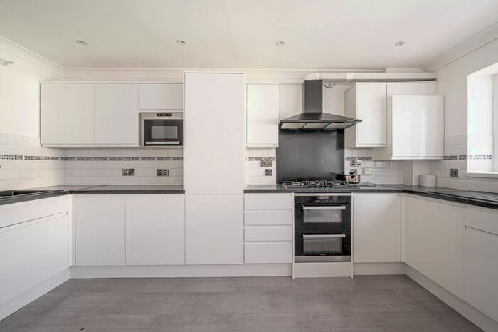 4 Bedroom Property To Rent In Osier Crescent, Muswell Hill, London, N10