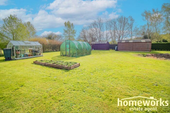 4 Bedroom Detached House For Sale In Well Hill, Yaxham, NR19
