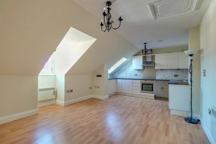 2 Bedroom Flat For Sale In Forge Way, Southend-On-Sea, SS1
