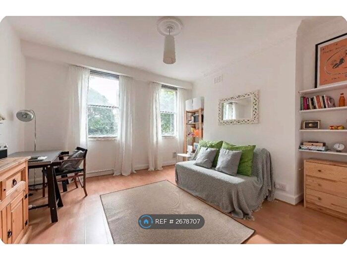 Studio To Rent In Kennington Park Road, London, SE11