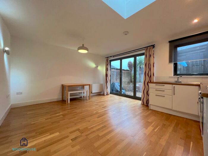 1 Bedroom Flat To Rent In Woodhouse Road, Finchley N12