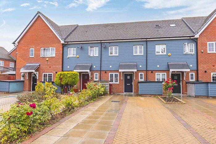 2 Bedroom Terraced House For Sale In Twist Way, Slough, SL2