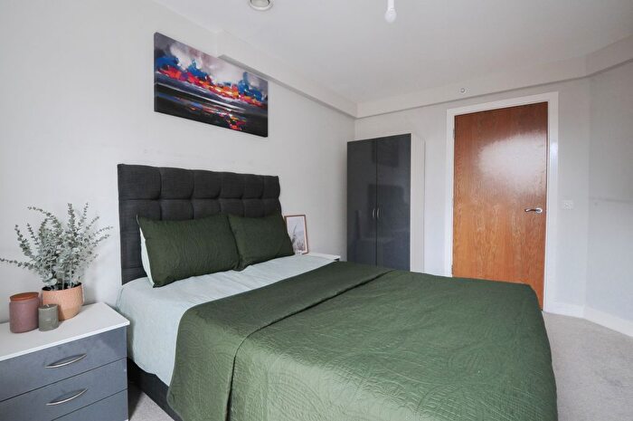 2 Bedroom Flat To Rent In Bed Apartment - Bridgewater Point, Salford, M5