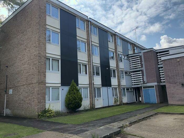 1 Bedroom Flat To Rent In Hazeldene Drive, Pinner, HA5