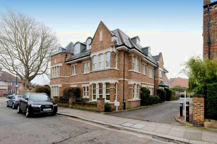 2 Bedroom Flat To Rent In Roxborough House, Twickenham, TW1