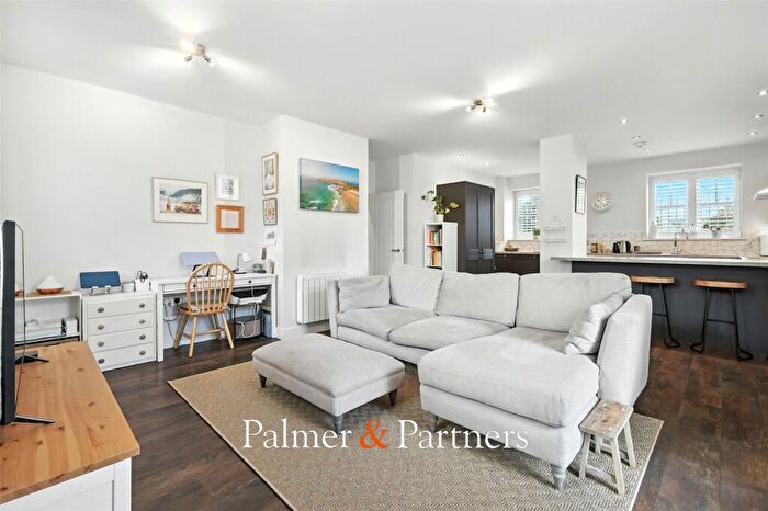 2 Bedroom Apartment For Sale In Meeanee Mews, Colchester, Essex, CO2