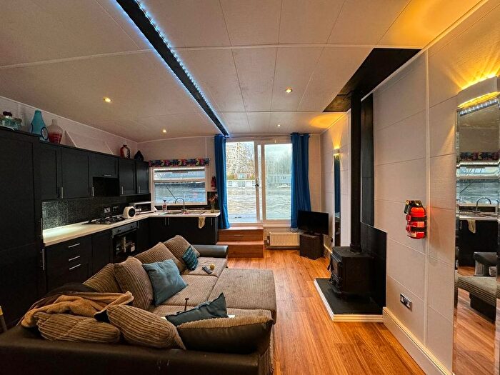 1 Bedroom Houseboat To Rent In Lower Teddington Road, Kingston Upon Thames, KT1