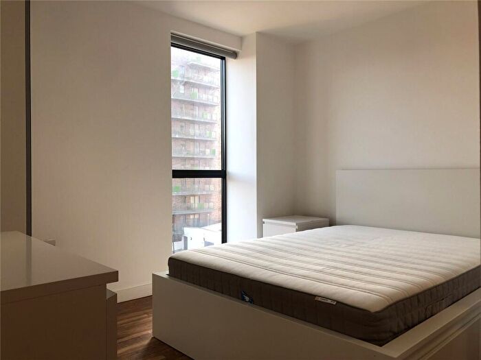 2 Bedroom Flat To Rent In Aire, Cross Green Lane, LS9