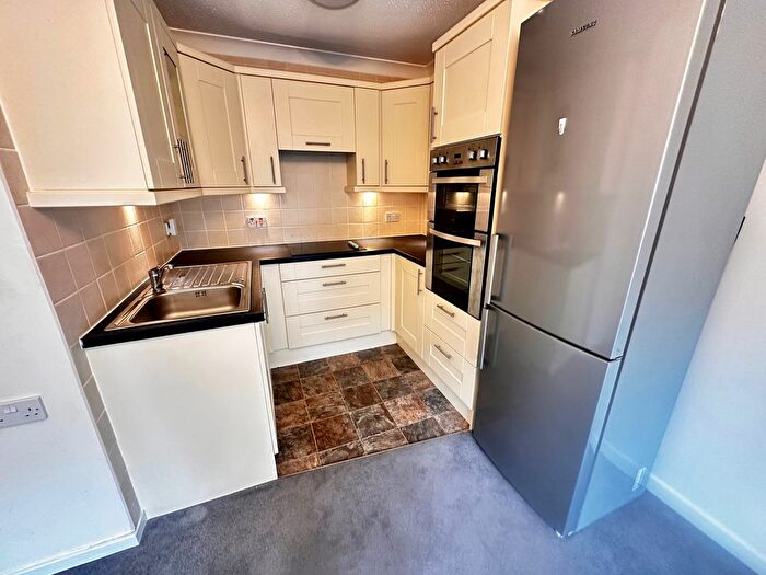 2 Bedroom Flat To Rent In Queens Park West Drive, Bournemouth, BH8