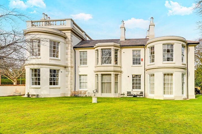 2 Bedroom Flat For Sale In The Cedars, Nottingham, NG5