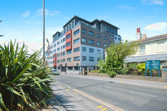 1 Bedroom Flat For Sale In High Street North, Poole, Dorset, BH15