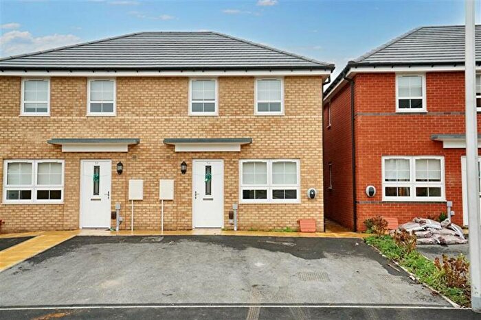 3 Bedroom Semi-Detached House To Rent In Bedroom Semi Detached House In Campbell Drive, Lighthorne, CV33