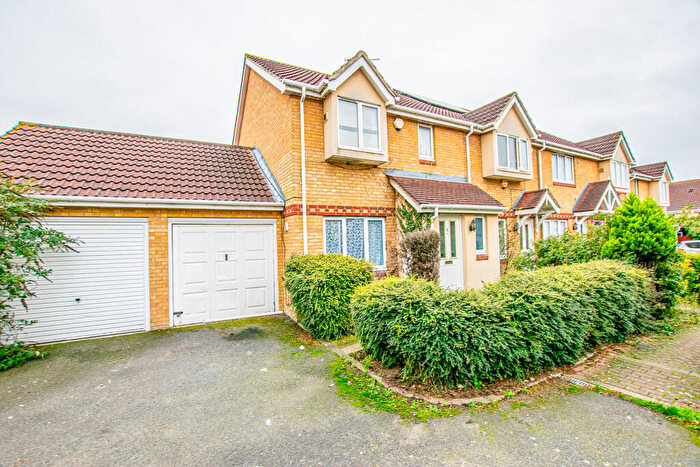 3 Bedroom House To Rent In Martins Walk, West Thamesmead, London, SE28