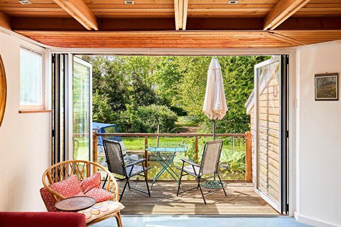 2 Bedroom Bungalow To Rent In Trowlock Island, Teddington, TW11