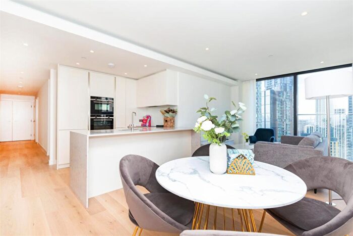 2 Bedroom Flat To Rent In Hampton Tower, Marsh Wall, London, E14