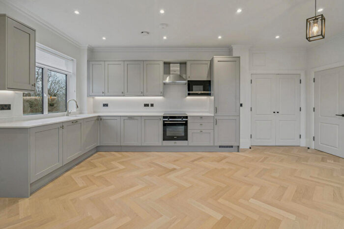 2 Bedroom Apartment For Sale In Westhorpe Park, Marlow, SL7