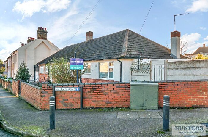 3 Bedroom Semi Detached Bungalow For Sale In Albany Road, Belvedere, DA17