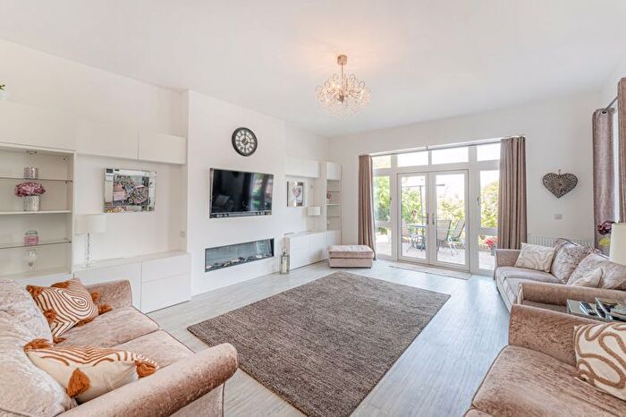 4 Bedroom Detached House For Sale In Nursery Rise, Waltham Abbey, EN9