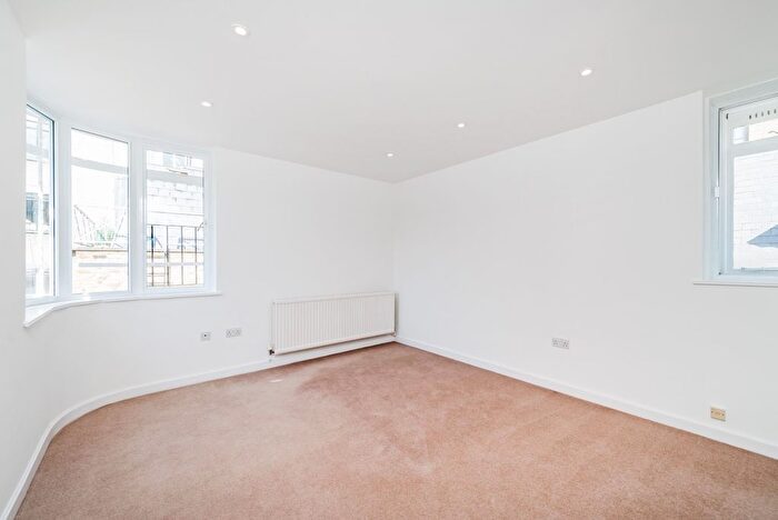 1 Bedroom Flat To Rent In Harley Place, London, W1G