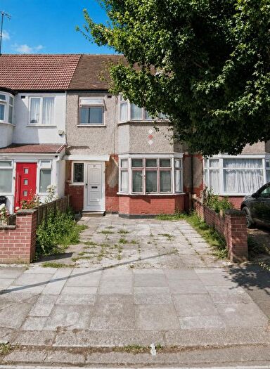 Studio To Rent In Tavistock Avenue, Perivale, Greenford, UB6