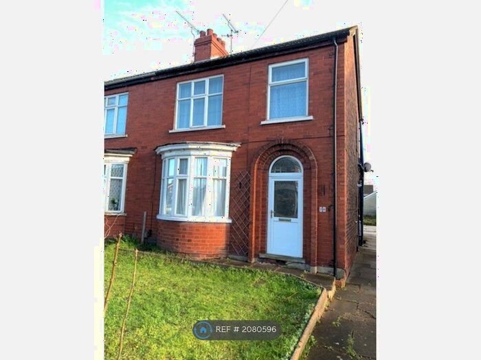 3 Bedroom Semi-Detached House To Rent In Crosby Avenue, Scunthorpe, DN15