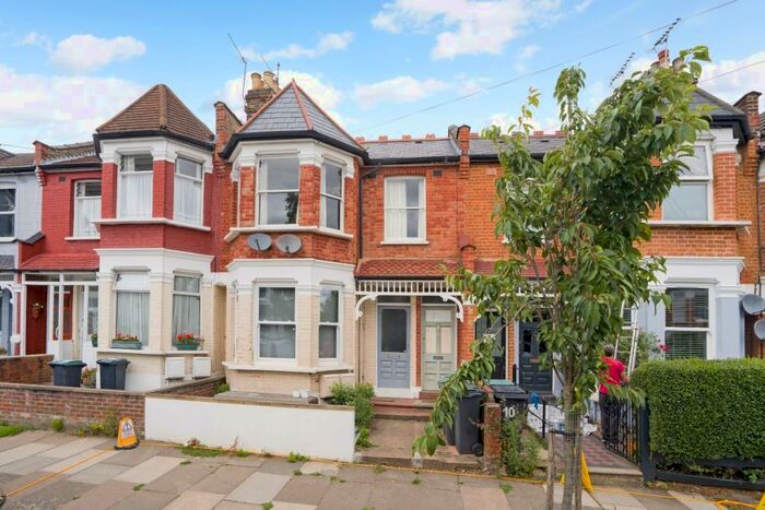 2 Bedroom Flat To Rent In North View Road London, N8