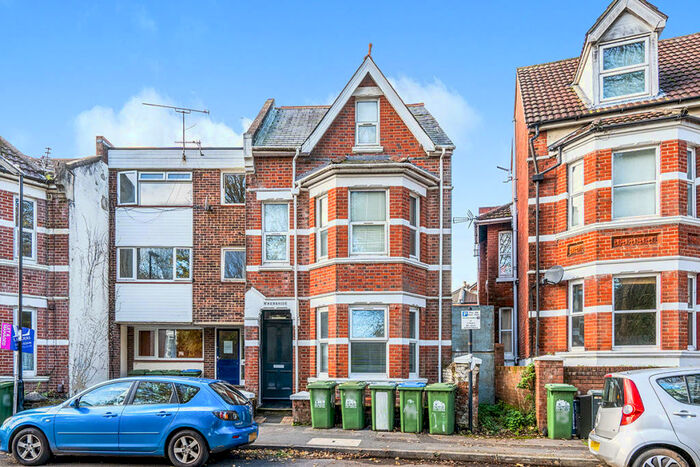 Flat To Rent In Silverdale Road, Southampton, SO15