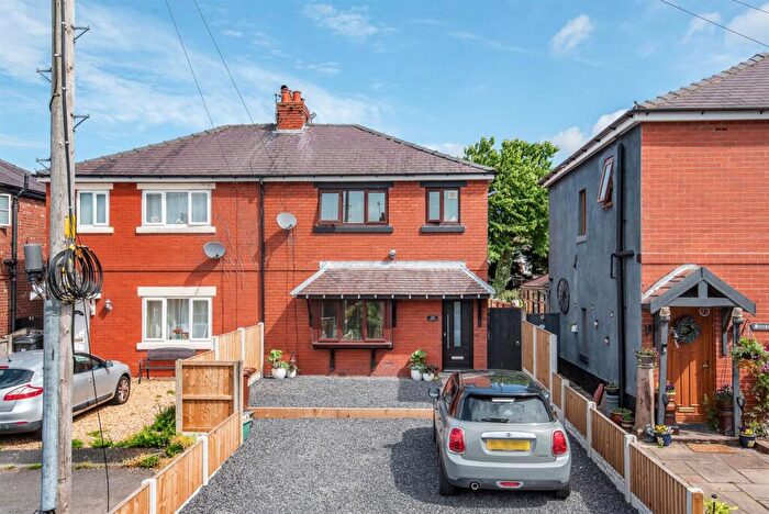 3 Bedroom Semi-Detached House For Sale In Mead Avenue, Lancashire, Leyland, PR25