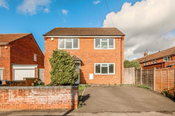3 Bedroom Semi-Detached House To Rent In Ashampstead Road, Reading, RG30