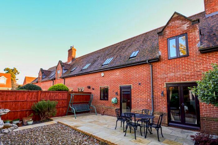 3 Bedroom Cottage For Sale In Manor Gardens, Bedford, MK45