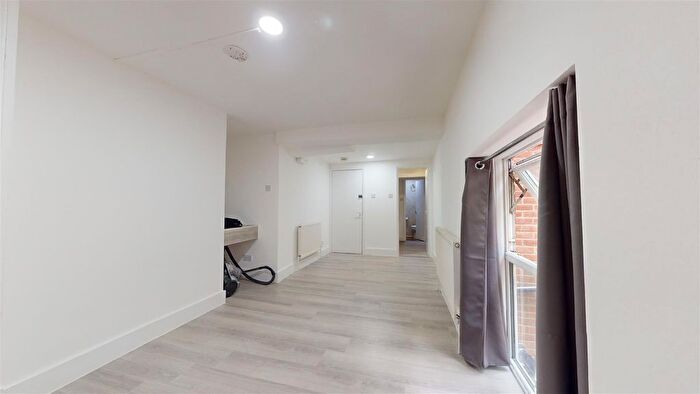 1 Bedroom Flat To Rent In Lancaster Road, Dollis Hill, London, NW10