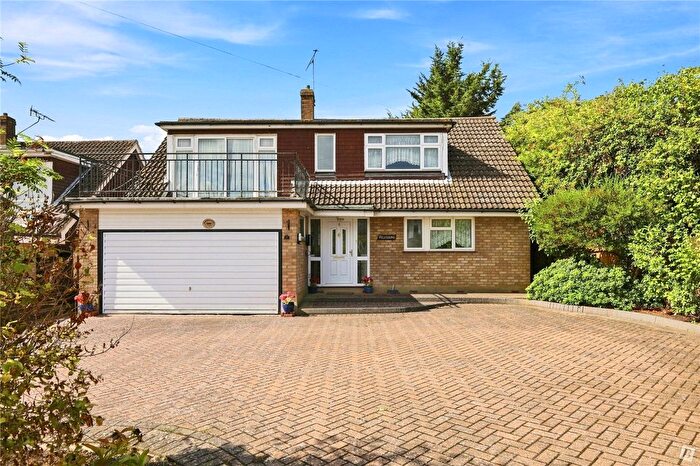 4 Bedroom Chalet For Sale In Chadwick Road, South Woodham Ferrers, Chelmsford, Essex, CM3