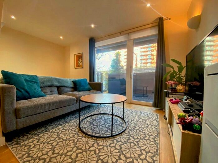 1 Bedroom Apartment To Rent In Burgess Springs, City Park West, Chelmsford City Centre, CM1