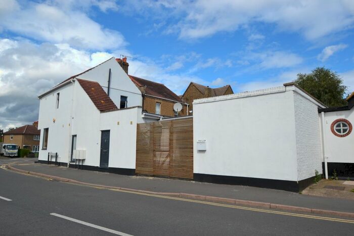 2 Bedroom Flat To Rent In Ditton Hill Road, Long Ditton, Surbiton, KT6