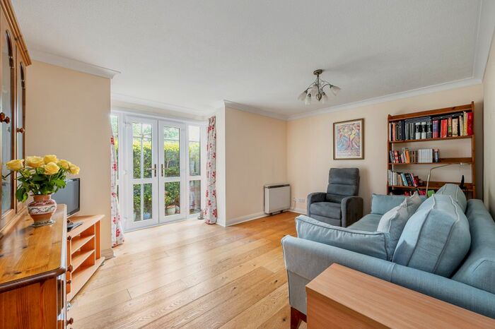 2 Bedroom Flat To Rent In Bramber Court, Brentford, TW8