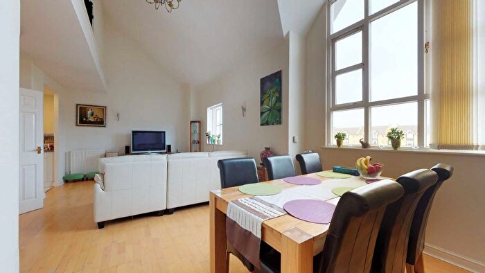 3 Bedroom Flat To Rent In Stephenson Wharf, Hemel Hempstead, Hertfordshire, HP3