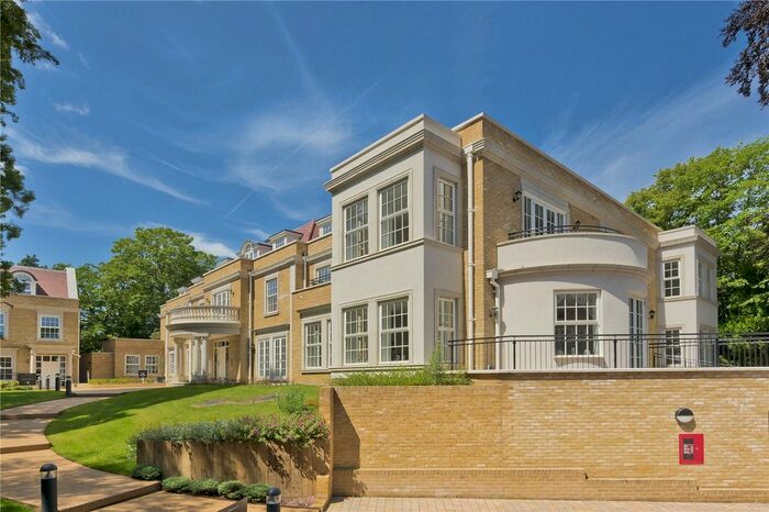 2 Bedroom Flat To Rent In Highbanks, Ridgewood, Weybridge, Surrey, KT13