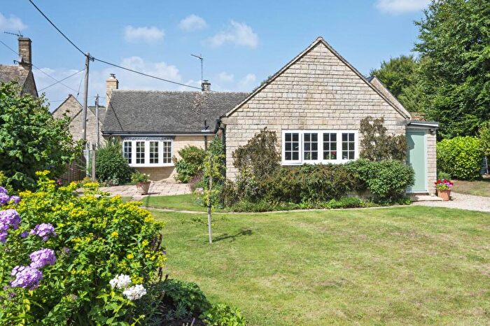 3 Bedroom Bungalow For Sale In The Green, Great Rollright, OX7
