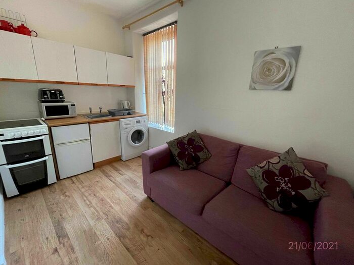 1 Bedroom Flat To Rent In Holburn Road, Flat, First Floor First Left, Aberdeen, AB10