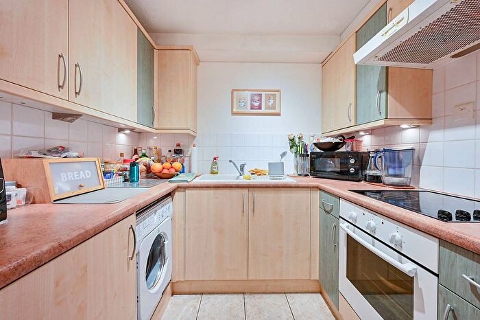 1 Bedroom Flat For Sale In Cotton Avenue, North Acton, London, W3