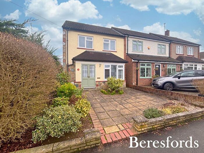 2 Bedroom End Of Terrace House For Sale In Humber Drive, Upminster, RM14