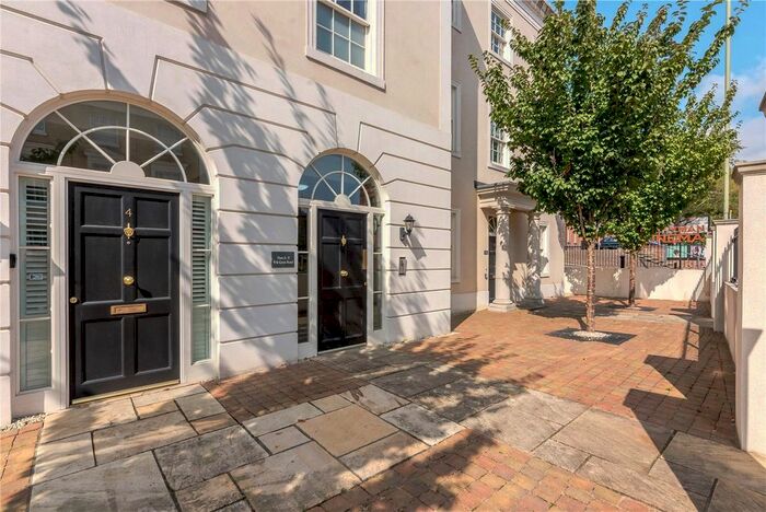 2 Bedroom Flat To Rent In St Cross Road, Winchester, Hampshire, SO23