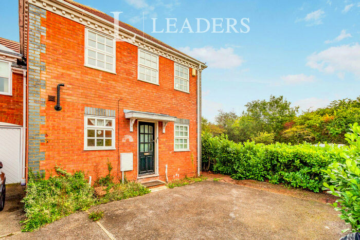 2 Bedroom End Of Terrace House To Rent In Lark Vale, Aylesbury, HP19