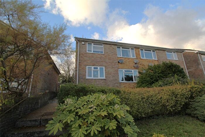 2 Bedroom Flat To Rent In Southview Rise, Alton, Hampshire, GU34